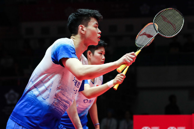 中国队鏖战泰国队，黄鸭组合点燃赛场