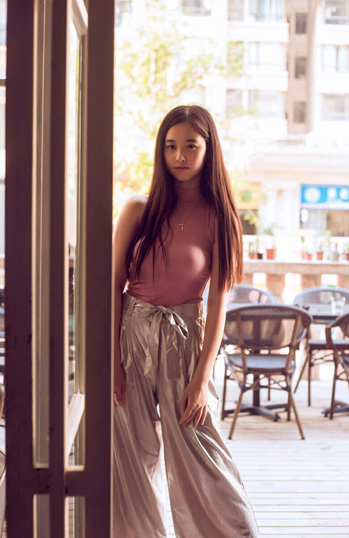 平行宇宙的哨响,当楚阿梅尼的钢铁脊梁,撑起德甲争冠夜的天穹