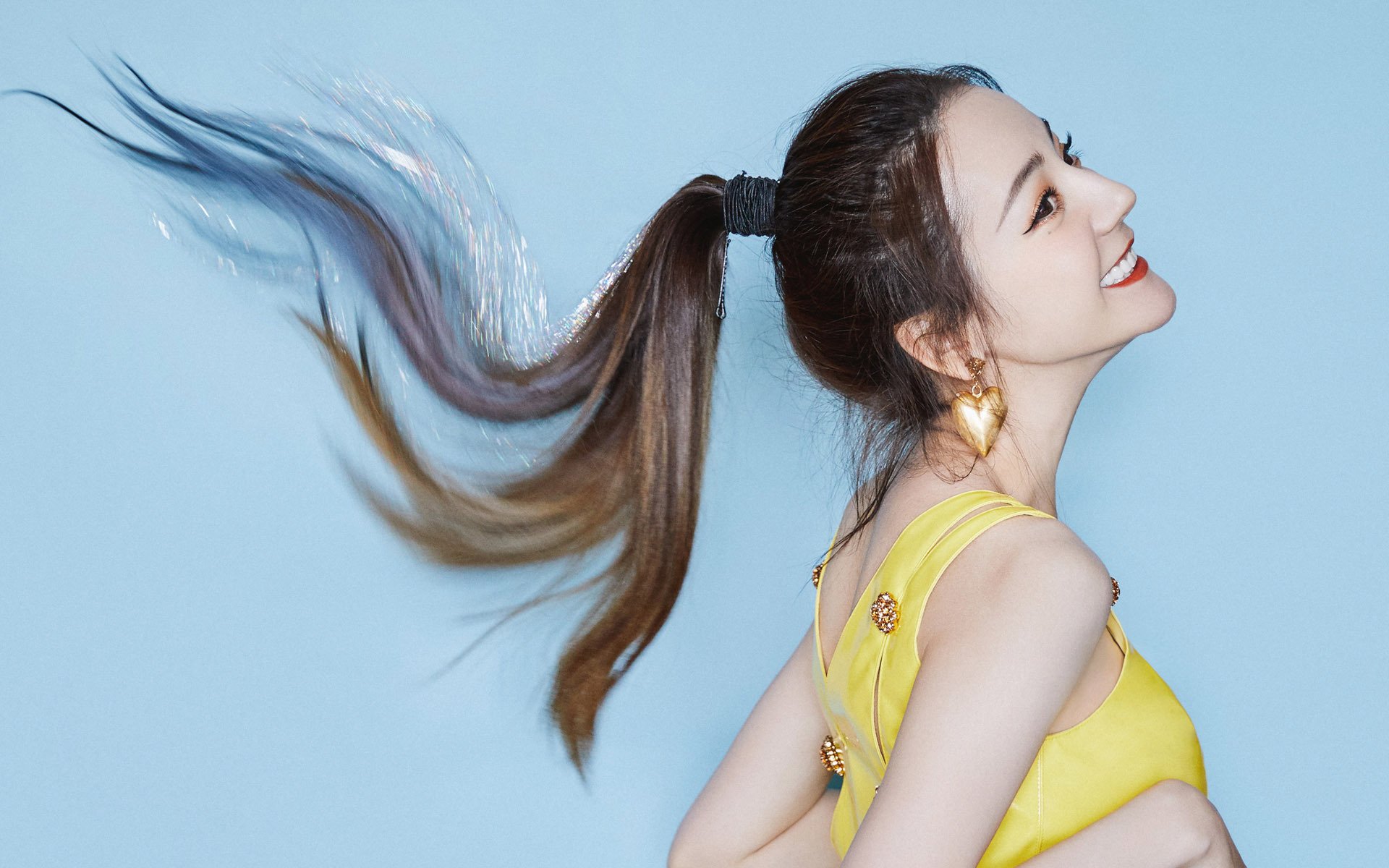 双线轰鸣，当公牛的重蹄踏过丹佛，萨博的欧冠铁锤也已落下