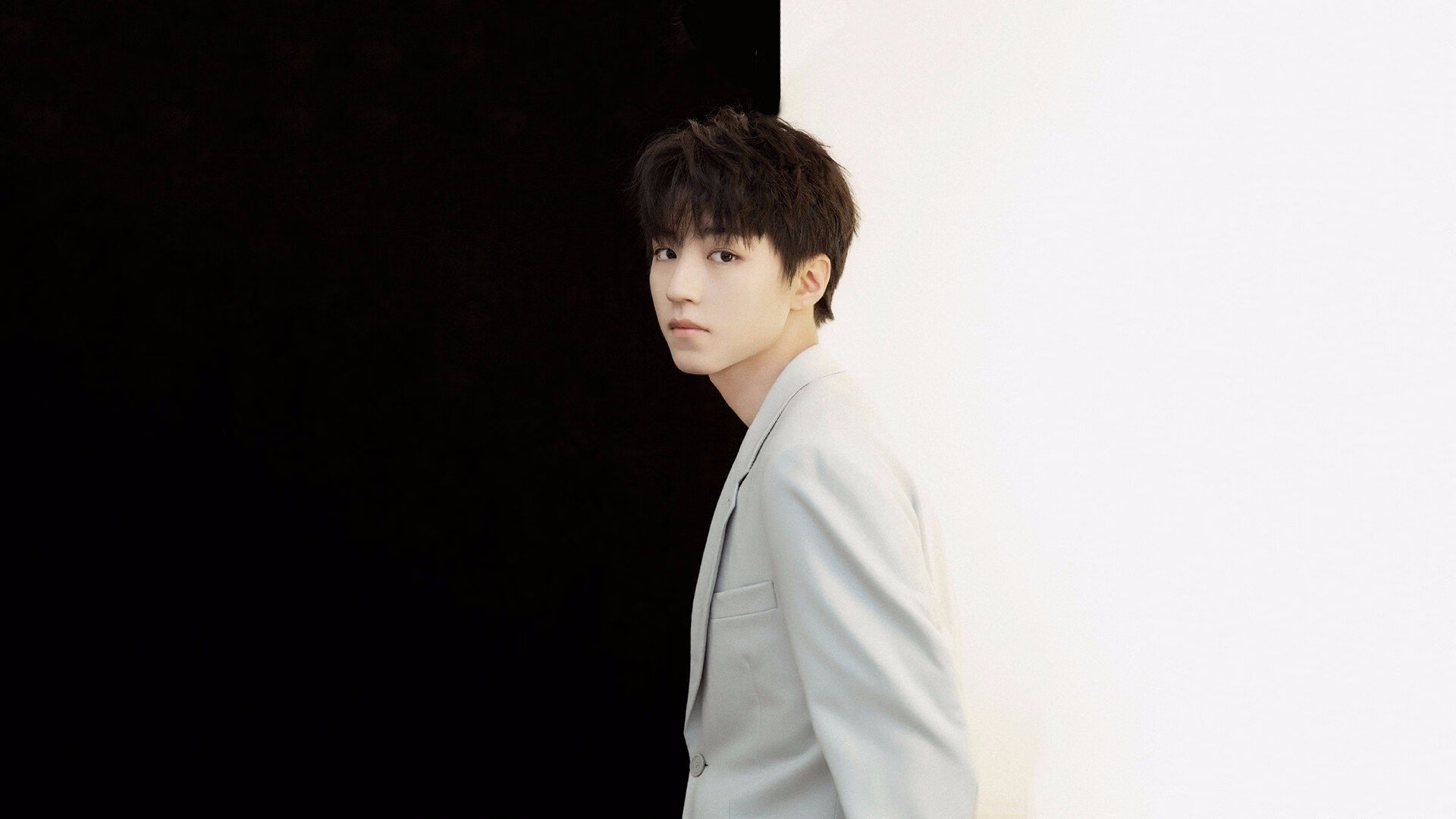 破壁之战，当广东队掀翻凯尔特人，德罗赞燃起的火焰照亮了什么？