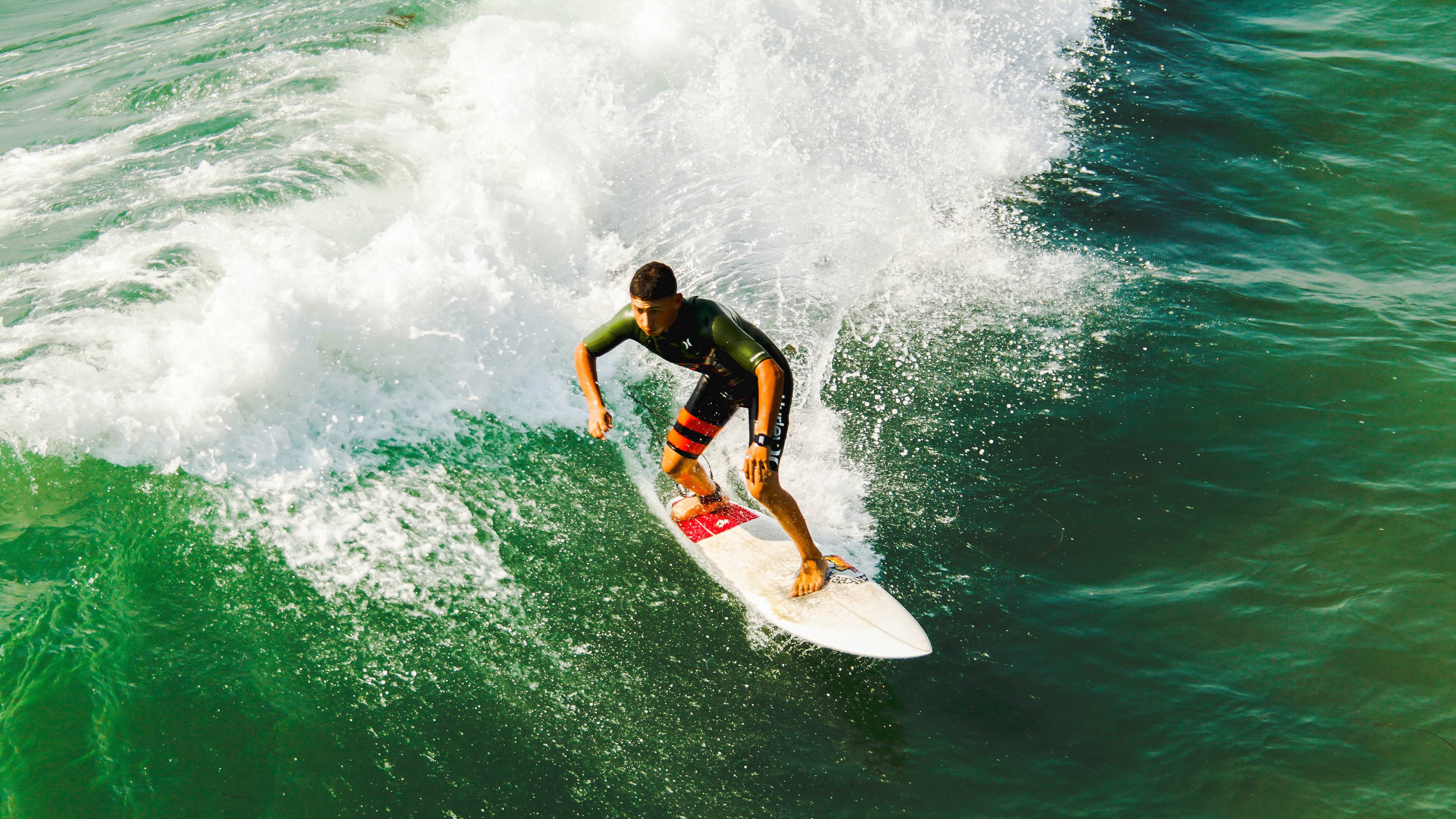 冰与火的足球诗篇，洪都拉斯的精密秩序，富安健洋的孤光燎原